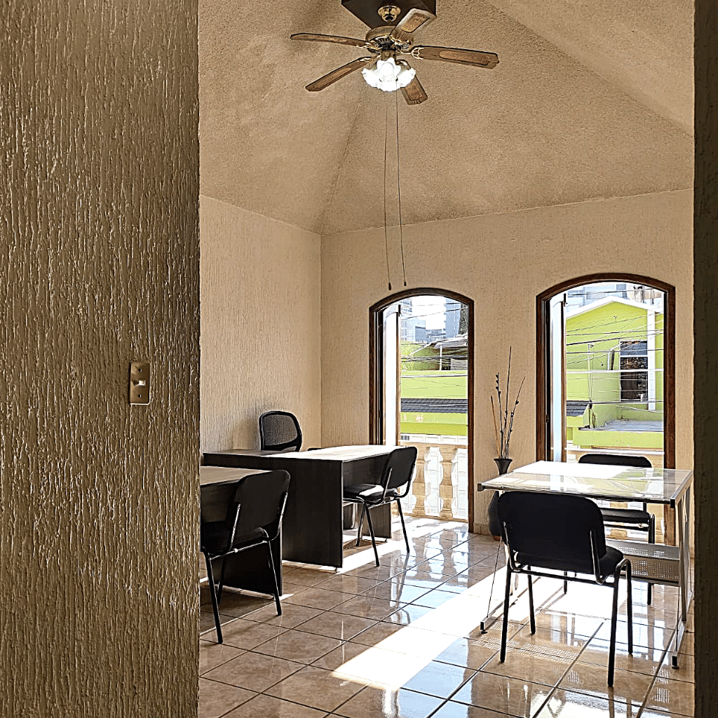 Lanister Centro de Negocios - Farallón