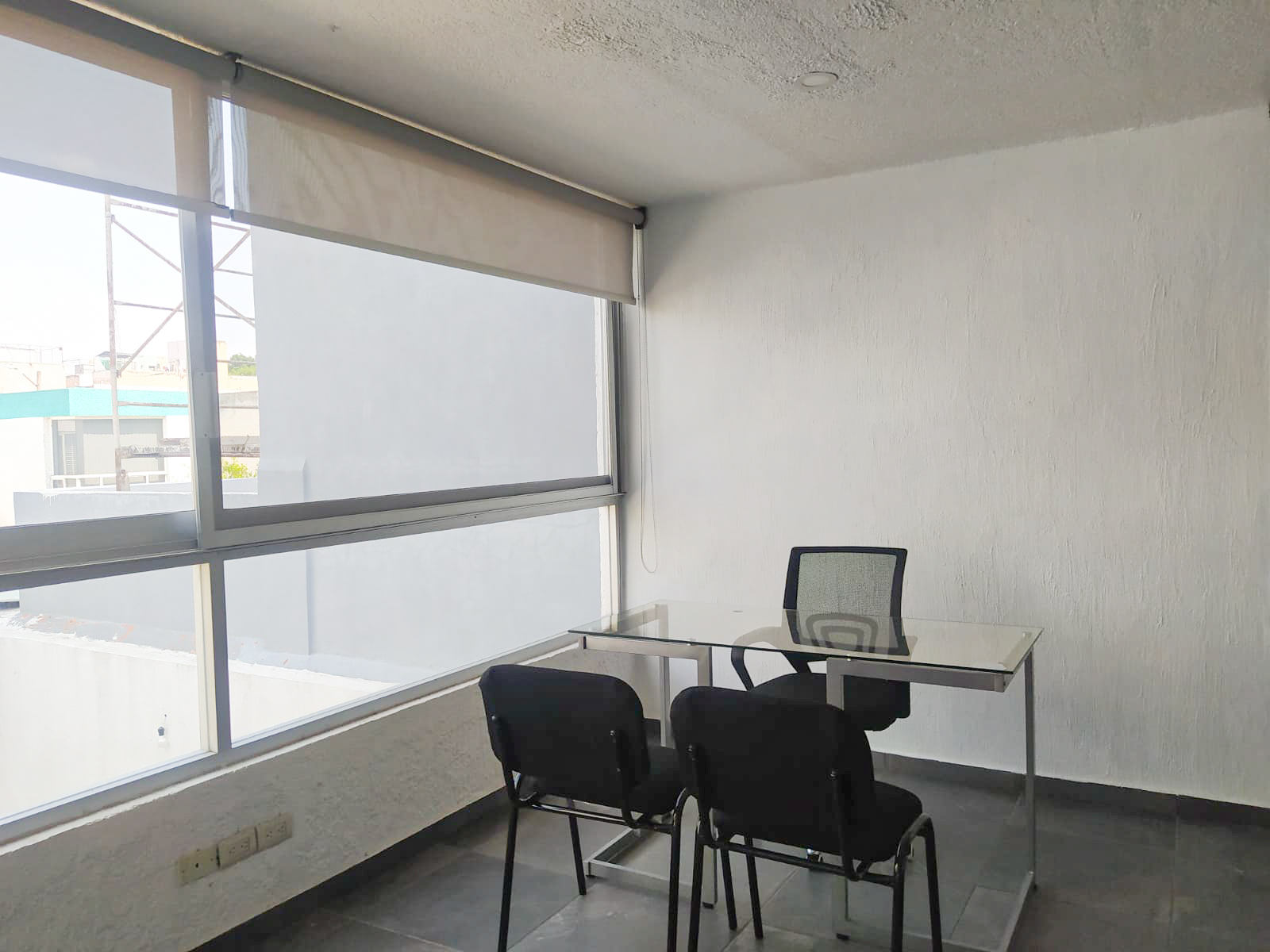 Lanister Centro de Negocios - La Calma